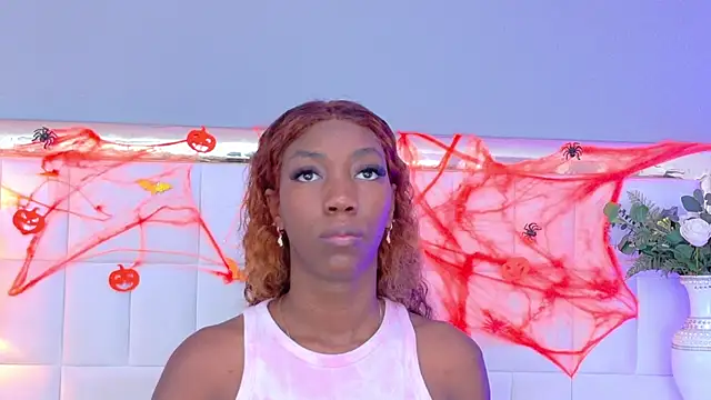 Snapshot of MadeleineHocker chatting on October 22, 1:11 pm MadeleineHocker online show from October 22, 1:11 pm