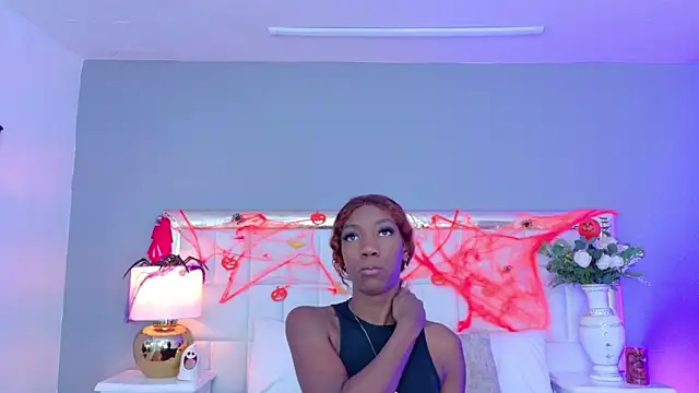 Snapshot of MadeleineHocker chatting on October 23, 1:43 pm MadeleineHocker online show from October 23, 1:43 pm