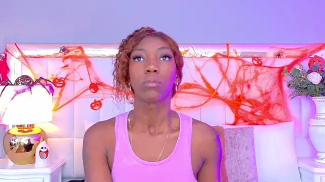 Snapshot of MadeleineHocker chatting on October 28, 12:19 pm MadeleineHocker online show from October 28, 12:19 pm