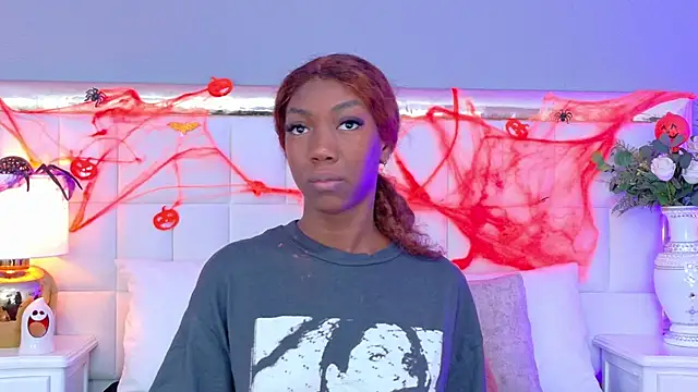 Snapshot of MadeleineHocker chatting on October 30, 12:17 pm MadeleineHocker online show from October 30, 12:17 pm