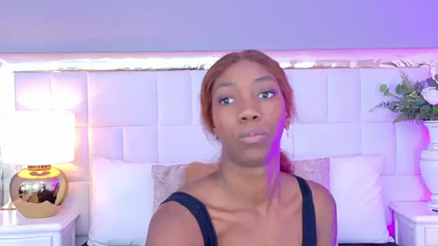 MadeleineHocker online show from November 18, 12:20 pm