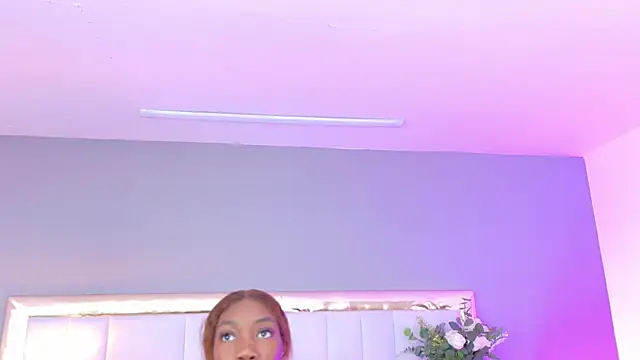 MadeleineHocker online show from November 19, 12:27 pm