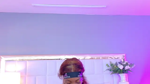 MadeleineHocker online show from November 24, 1:44 pm