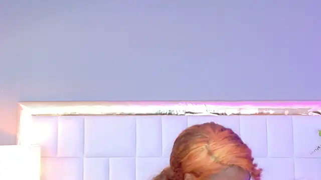 MadeleineHocker online show from December 19, 1:07 pm