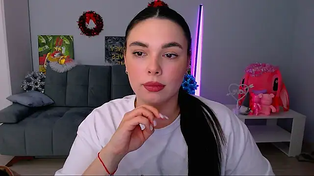 queenofthesense  online show from December 20, 9:49 am