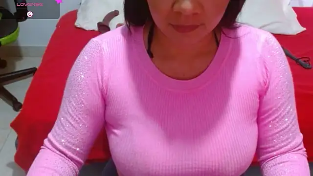 Snapshot of hiilarybrown chatting on December 3, 7:56 pm hiilarybrown online show from December 3, 7:56 pm