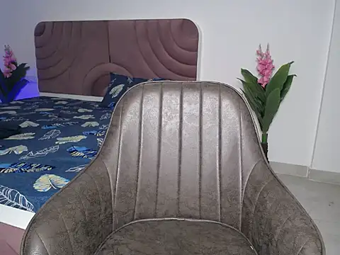 Hot Queen2 online show from October 31, 6:20 pm