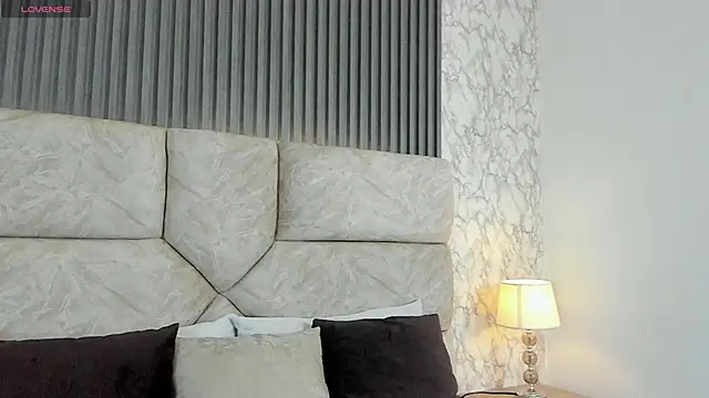 leilapons online show from October 18, 7:03 pm