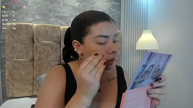 leilapons online show from November 14, 5:44 pm