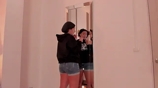 Snapshot of Rachell_Jamess chatting on September 28, 1:44 am Rachell Jamess online show from September 28, 1:44 am