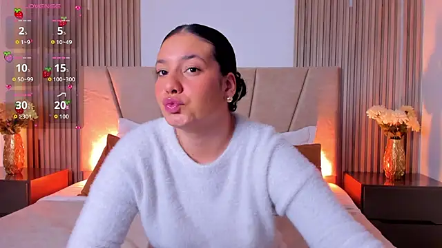 Snapshot of Rachell_Jamess chatting on October 6, 3:48 am Rachell Jamess online show from October 6, 3:48 am