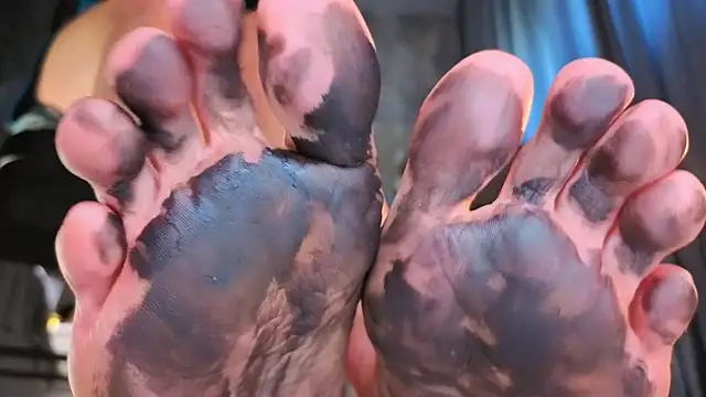 Snapshot of Feet_Heelss chatting on September 26, 10:19 am Feet Heelss online show from September 26, 10:19 am