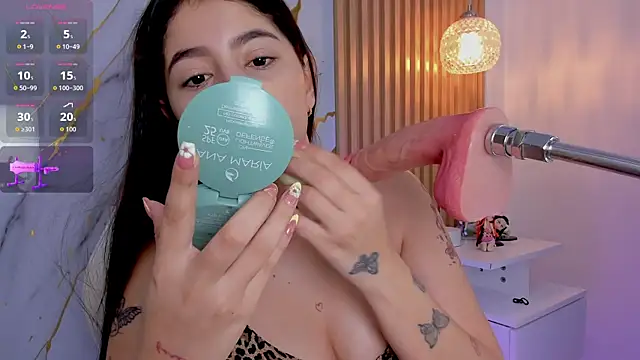 Snapshot of alissaowens_ chatting on May 8, 10:42 am alissaowens online show from May 8, 10:42 am