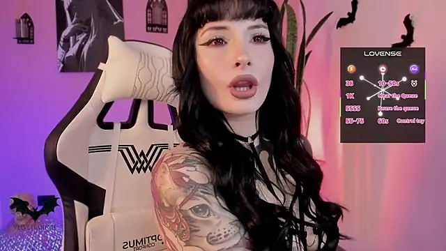 Snapshot of VelvetVampiree chatting on March 11, 12:27 am VelvetVampiree online show from March 11, 12:27 am