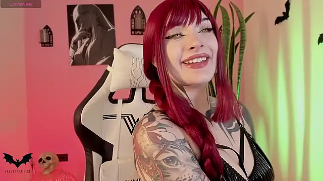 VelvetVampiree online show from June 28, 11:00 pm