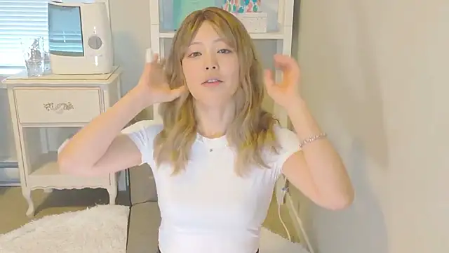 Nana with online show from November 9, 5:11 pm