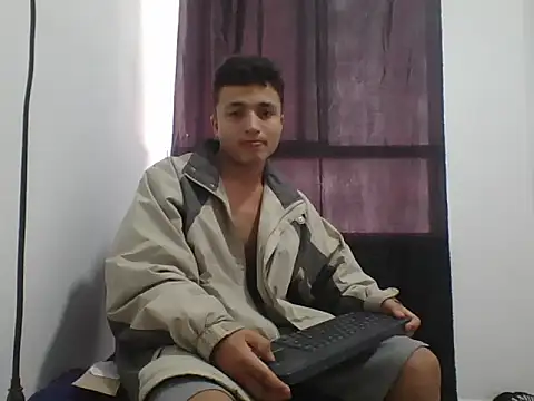 Snapshot of yissus_20_ chatting on October 17, 8:44 pm yissus 20 online show from October 17, 8:44 pm