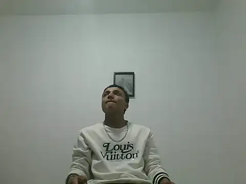 Snapshot of yissus_20_ chatting on November 25, 4:01 am yissus 20 online show from November 25, 4:01 am