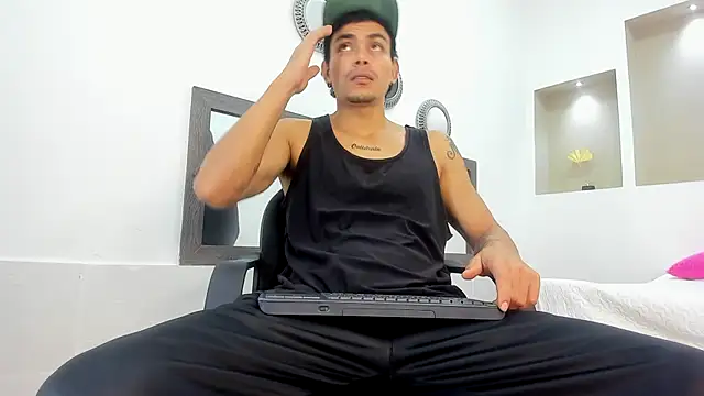 Snapshot of Tommy_kurtt chatting on October 30, 2:29 pm Tommy kurtt online show from October 30, 2:29 pm