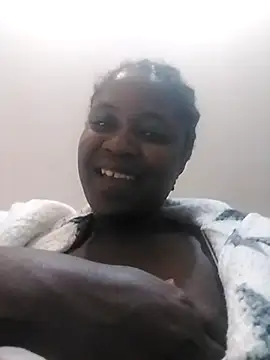 Snapshot of CandyMayaxx2 chatting on November 17, 12:27 am CandyMayaxx2 online show from November 17, 12:27 am