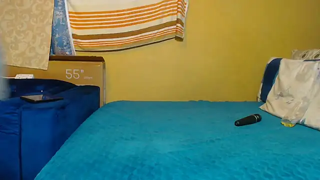 Snapshot of CandyMayaxx2 chatting on December 4, 5:21 pm CandyMayaxx2 online show from December 4, 5:21 pm