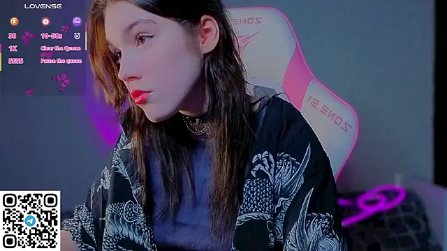 Snapshot of Sophie_SkyAngel chatting on April 16, 11:07 pm Sophie SkyAngel online show from April 16, 11:07 pm