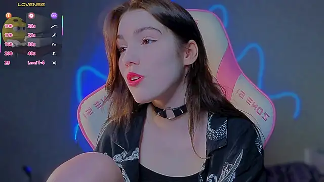 Snapshot of Sophie_SkyAngel chatting on May 31, 6:31 am Sophie SkyAngel online show from May 31, 6:31 am