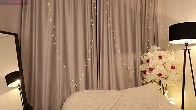 Janet Jee online show from December 20, 11:50 am