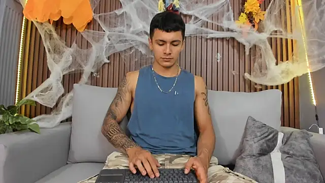 Leo santoro online show from October 31, 1:45 pm