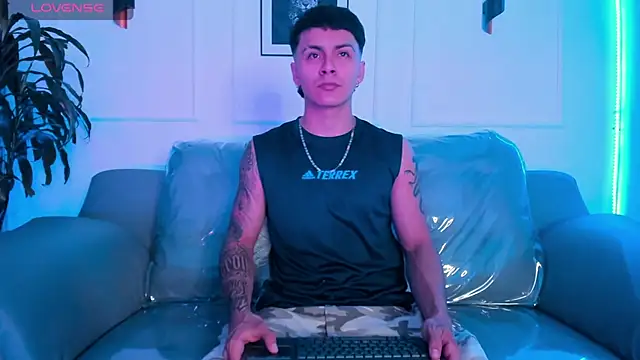 Leo santoro online show from February 12, 1:06 pm