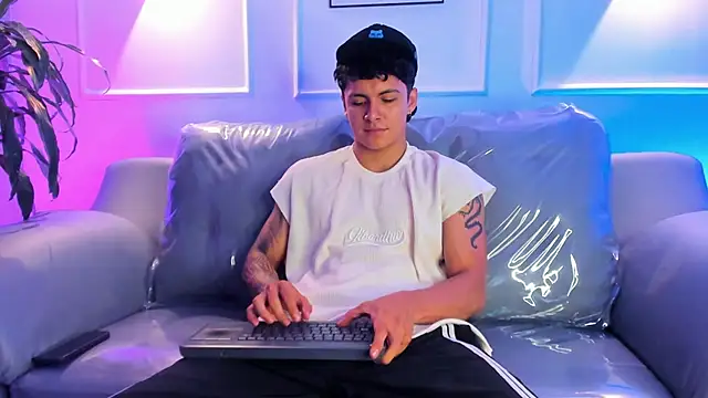 Leo santoro online show from March 26, 1:38 pm