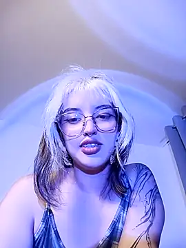 Snapshot of Blueee_cat chatting on March 24, 7:24 am Blueee cat online show from March 24, 7:24 am