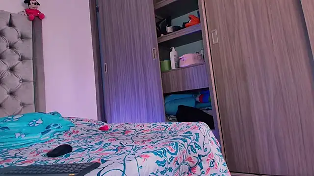 dreamsussi online show from February 25, 3:43 pm