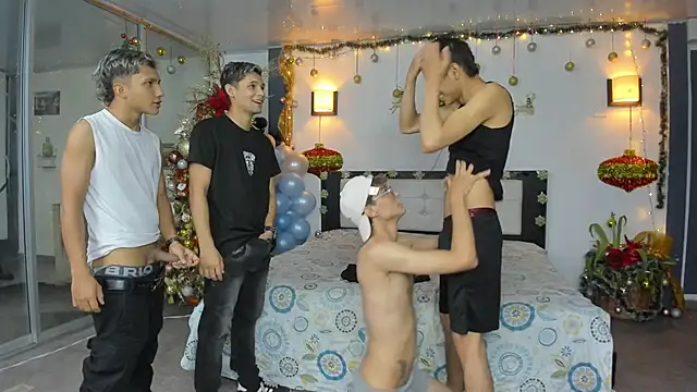 Bisexlifehot   online show from December 15, 11:20 pm