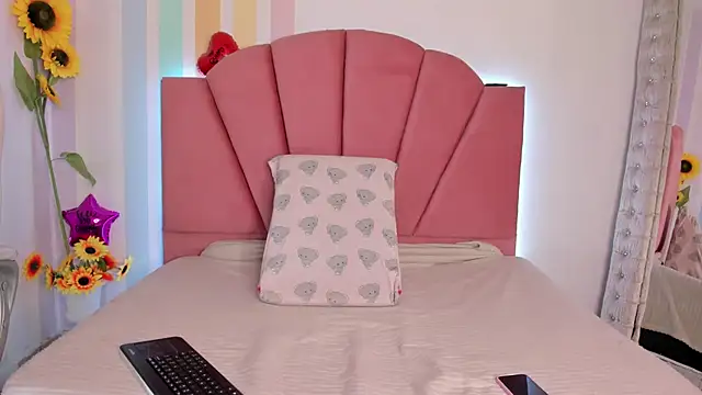 Snapshot of Amy_Bunnie_18 chatting on October 17, 9:28 pm Amy Bunnie 18 online show from October 17, 9:28 pm