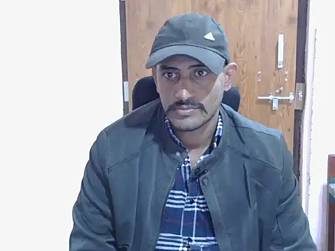 Snapshot of krishjaat43 chatting on December 5, 10:35 am krishjaat43 online show from December 5, 10:35 am