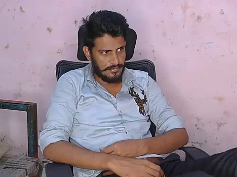 Snapshot of krishjaat43 chatting on April 7, 4:57 am krishjaat43 online show from April 7, 4:57 am