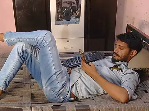 Snapshot of krishjaat43 chatting on April 14, 9:37 am krishjaat43 online show from April 14, 9:37 am