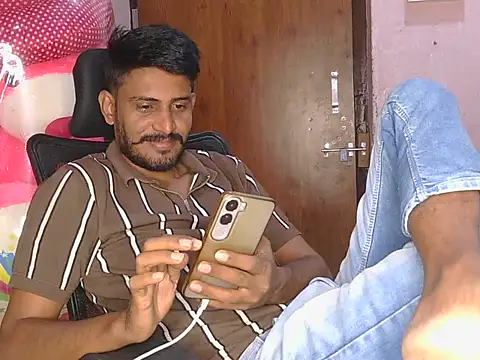 Snapshot of krishjaat43 chatting on April 22, 3:09 am krishjaat43 online show from April 22, 3:09 am