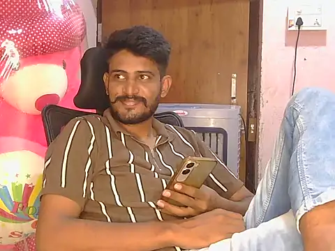 Snapshot of krishjaat43 chatting on April 23, 1:02 pm krishjaat43 online show from April 23, 1:02 pm