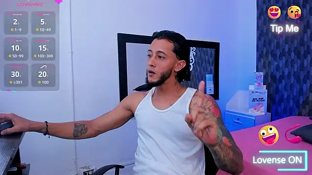 Snapshot of jonas_conor chatting on April 1, 8:28 pm jonas conor online show from April 1, 8:28 pm