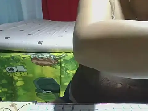 SeksiEstella online show from November 5, 9:15 pm