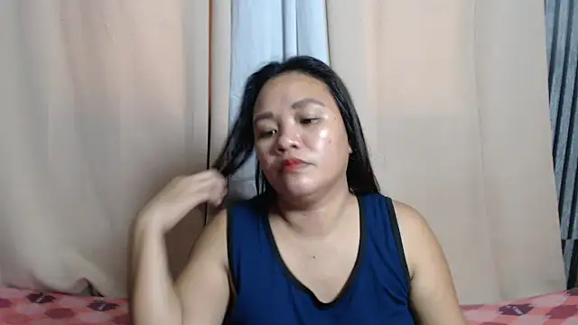 Snapshot of joanpetite chatting on October 5, 2:54 am joanpetite online show from October 5, 2:54 am
