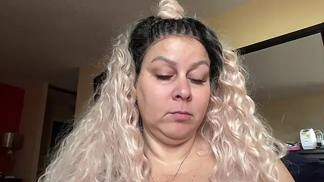 Snapshot of number1slut chatting on May 22, 12:22 pm number1slut online show from May 22, 12:22 pm
