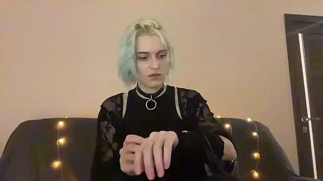 Snapshot of Lea_Elfie chatting on March 28, 8:19 pm Lea Elfie online show from March 28, 8:19 pm