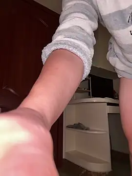 sonwmelt1 online show from October 16, 4:02 am