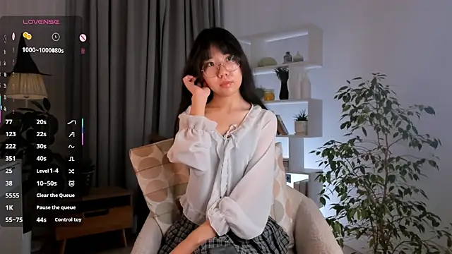 UdelaDodson online show from November 30, 1:09 am