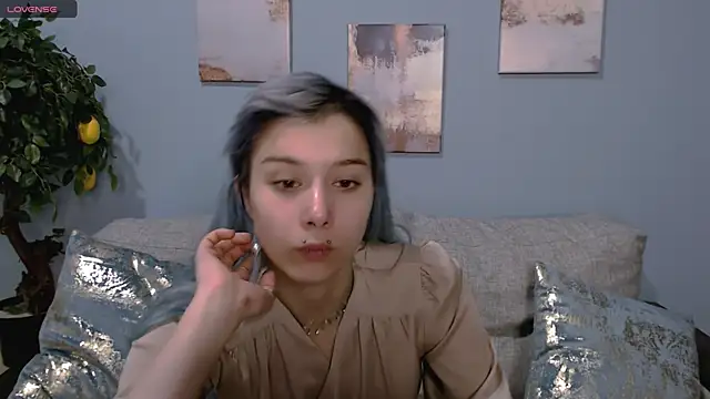 SophieAsh online show from October 2, 7:15 am