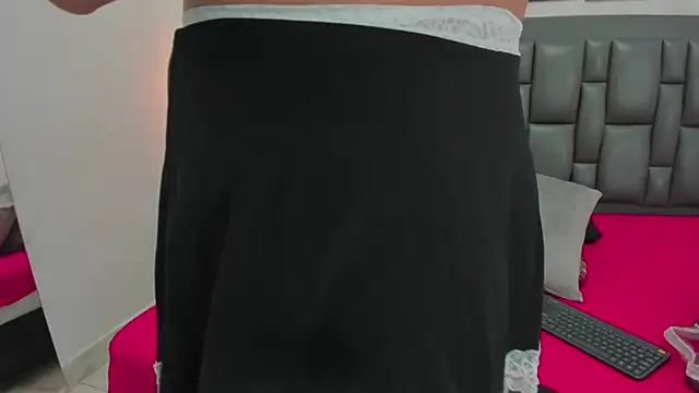 dakota roussee online show from November 17, 12:33 pm