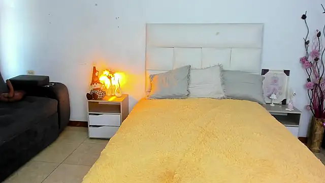 Snapshot of hannahdvil1 chatting on October 9, 11:52 am hannahdvil1 online show from October 9, 11:52 am